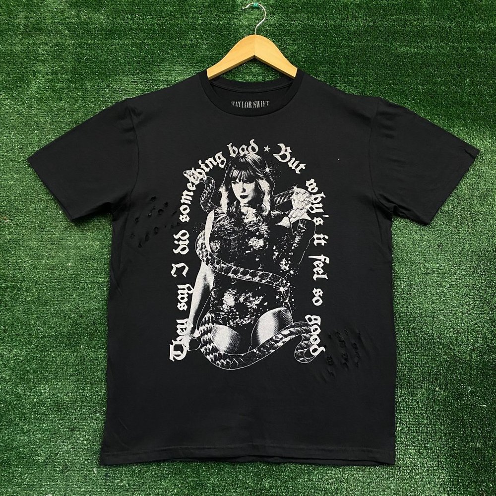 Taylor Swift Reputation Taylor's Version Distressed T-Shirt Size Medium